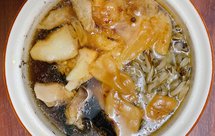 老母鸡黑胡椒猪肚灵芝片野米炖鱼胶