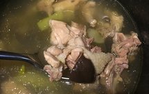 电饭煲香菇莲子鸡汤