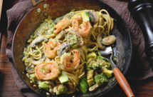 牛油果海虾蒜香奶油意面