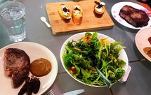 西餐家宴-肉眼牛排配羊肚菌酱，鱼子酱前菜，大虾芒果沙拉