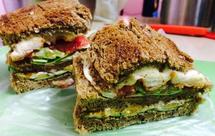 咸蛋黄鸡肉三明治