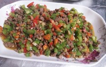 牛肉末炒青红椒