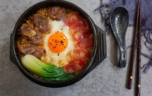 腊鸭腿腊肠煲仔饭