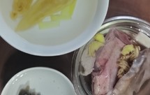 海参花胶老鸭猪肚汤