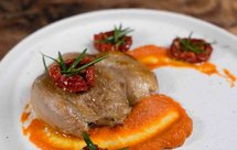 香煎鸭腿配胡萝卜泥