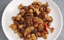 家常热菜之下饭又养生的仔姜杏鲍菇焖鸭腿