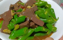 乱炒的鸭血线椒