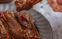 吮指酱香鸭翅