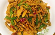 超级好吃媲美川菜店的家常青椒炒鸭肠