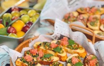 3红豆紫米薏米粥果仁菠菜+土豆沙拉酱卤鸭肝+燕麦小米粥蒸虾皮小油菜烤鸡腿