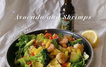 健康牛油果虾仁彩椒蔬菜沙律