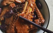 散发着茶叶清香的卤鸭翅