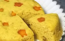 胡萝卜葡萄干玉米面发糕