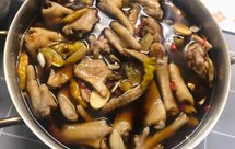 泡椒鸡鸭爪…？