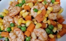 青豆，胡萝卜，玉米炒虾仁。