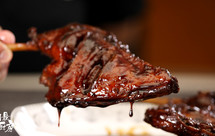 【酱鸭边腿】不开大油锅的酱鸭腿，浸、煎、焖三步直击你的味蕾！