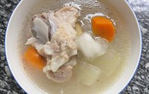 原汁原味一点味精都不放同时还不油腻吃起来特别鲜的筒骨冬瓜汤去去春夏身上的湿气