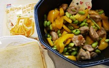 滑炒彩椒毛豆鸡丁