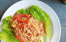 木耳西葫芦胡萝卜番茄酱豆瓣酱拌面——可以经常做的快手低脂纯素美食