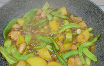 土豆芸豆炖五花肉