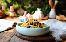 牛肉酱爆黄豆芽（超快手3分钟上桌）