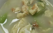 丝瓜蛋汤清爽夏日可口（没有味精鸡精，就是很鲜的丝瓜汤）