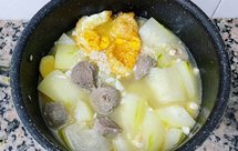 快手晚餐-荷包蛋牛肉丸炖节瓜