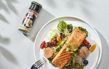 青花椒风味烤三文鱼配烤蔬菜