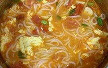 西红柿鸡蛋米粉汤