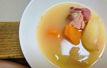 小姨妈老火汤：节瓜火腿煲猪展，浓甜醇厚