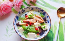 虾干木耳丝瓜炖豆腐