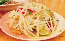 青木瓜（或者佛手瓜）沙拉，酸辣可口，清爽健康