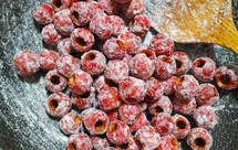 山楂糖雪球和山楂干