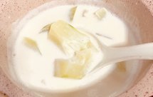 补虚损生津润肠平肝和胃舒筋活骨的木瓜炖牛奶