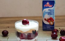 新年就要红红火火的车厘子杯子蛋糕！