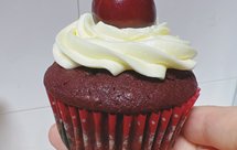 车厘子红丝绒杯子蛋糕