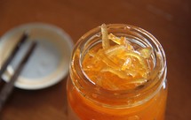 糖渍西柚皮－－橙皮，柚子，桔子一类都可以噢