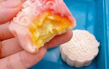 奶黄榴莲冰皮月饼