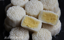 月饼系列：香浓冰皮榴莲月饼