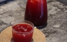 冰凉清爽杨梅汁饮料和杨梅酱