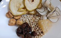 雪梨干无花果海底椰秋冬润燥下火补水甜汤