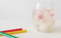 盐渍樱花荔枝朗姆饮