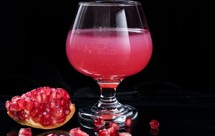 鲜榨红石榴汁：可以喝的雅诗兰黛红石榴精华