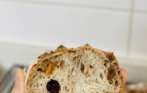 酒浸葡萄干无花果核桃硬欧包