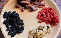 养肾茶：桂圆枸杞桑葚菊花茶（养生茶）