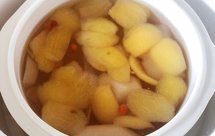 冰糖雪梨、枇杷、百合、莲子、枸杞水