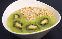 清爽猕猴桃香瓜苹果昔（低热量减脂必备可做代餐）