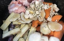 广东养生汤（甘蔗马蹄胡萝卜海底椰猪骨汤）