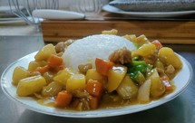 咖喱土豆胡萝卜鸡肉盖浇饭