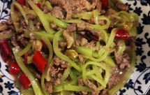 泡椒莴笋牛肉丝简单又下饭